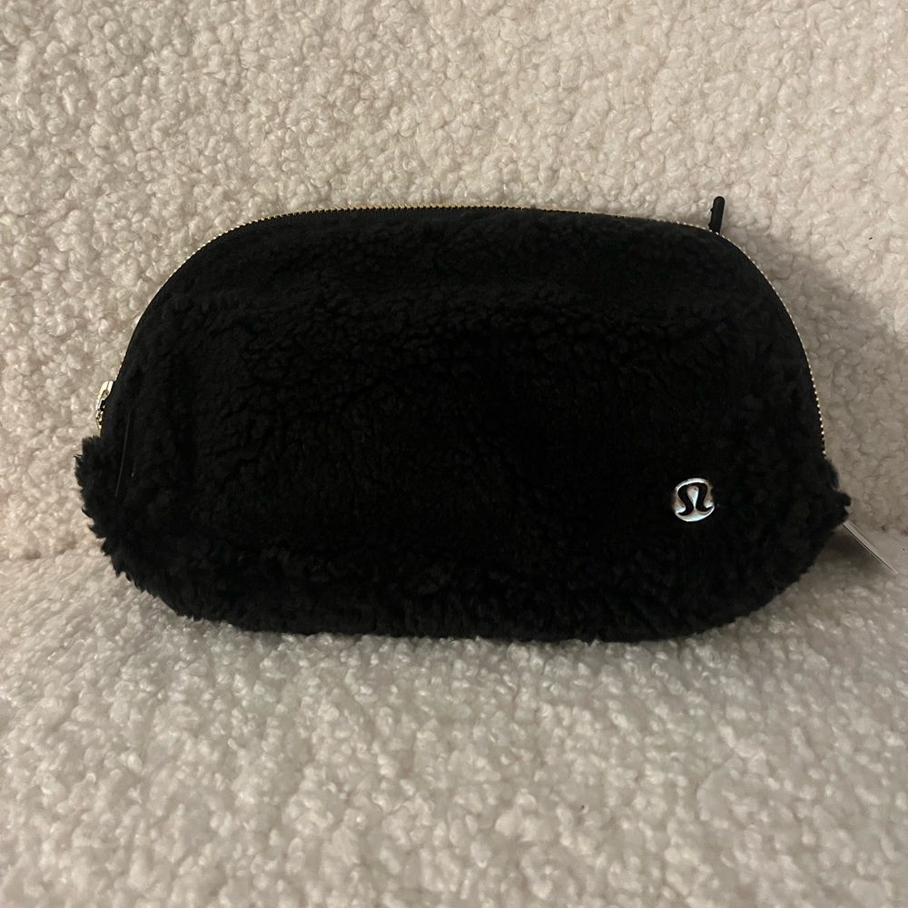 New with tags Lululemon black sherpa belt bag